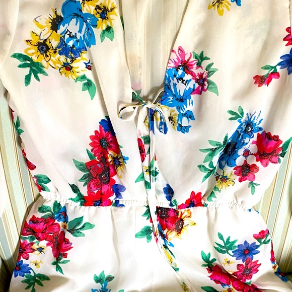 LOVE TREE FLIRTY FLORAL PRINT 3/4 SLEEVE ROMPER SIZE MEDIUM 🌟EUC🌟 - Picture 4 of 16